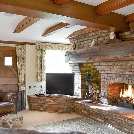 Walled Garden Lodge Ryehill 外观 照片